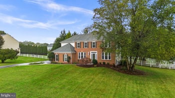 19623 Hoover Farm Dr, Gaithersburg, MD 20882
