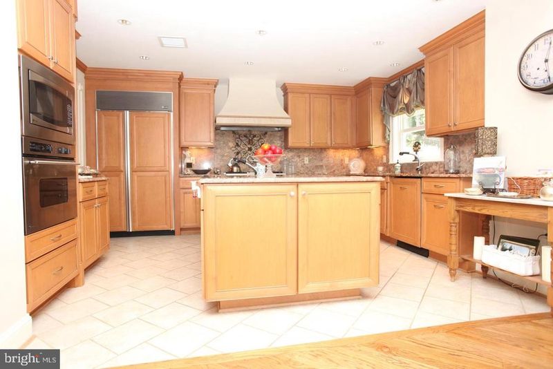 1201 N Nash St #104, Arlington, VA 22209