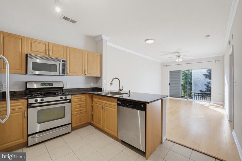 12941 Centre Park Cir #322, Herndon, VA 20171
