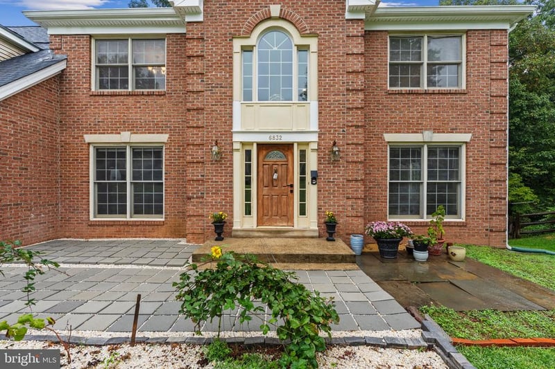 6832 Compton Hts, Clifton, VA 20124