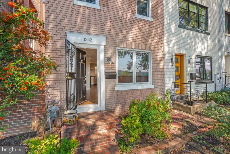 1342 L St SE, Washington, DC 20003