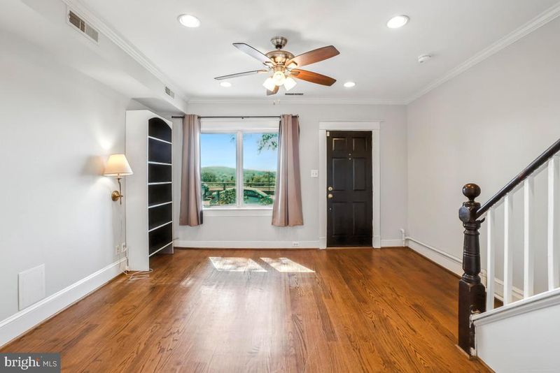 1342 L St SE, Washington, DC 20003