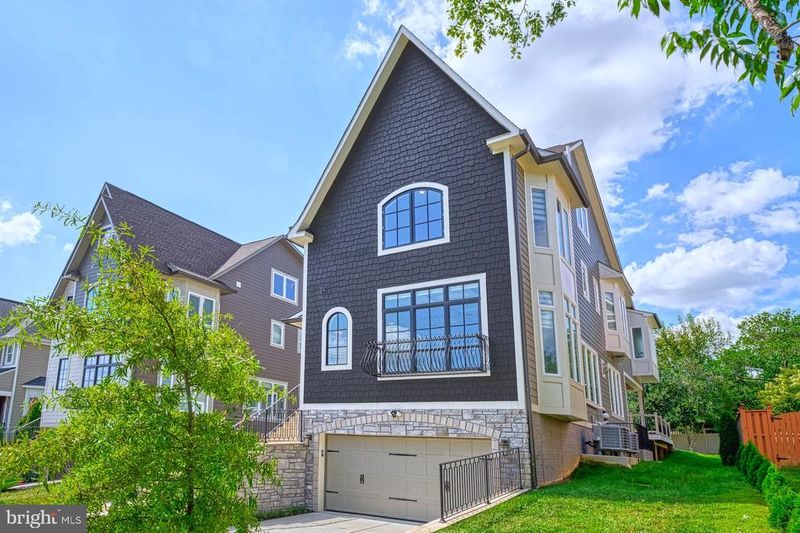1600 Great Falls St, Mclean, VA 22101