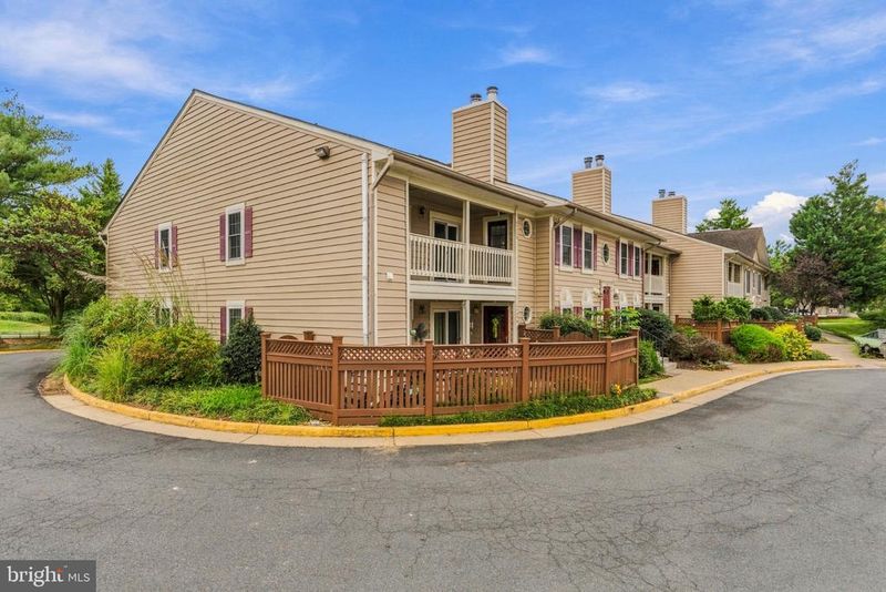 6043 Essex House Sq #B, Alexandria, VA 22310