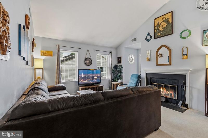 6043 Essex House Sq #B, Alexandria, VA 22310