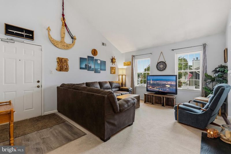 6043 Essex House Sq #B, Alexandria, VA 22310