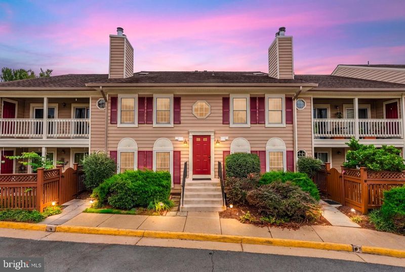 6043 Essex House Sq #B, Alexandria, VA 22310