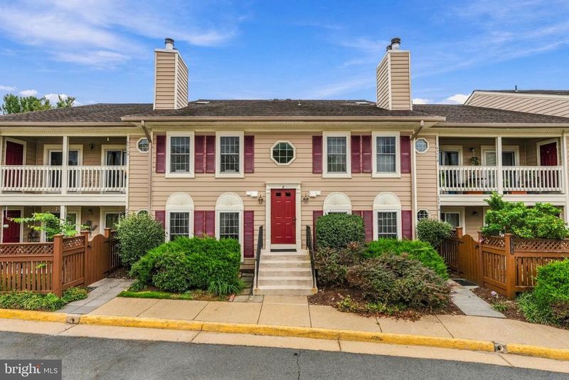 6043 Essex House Sq #B, Alexandria, VA 22310