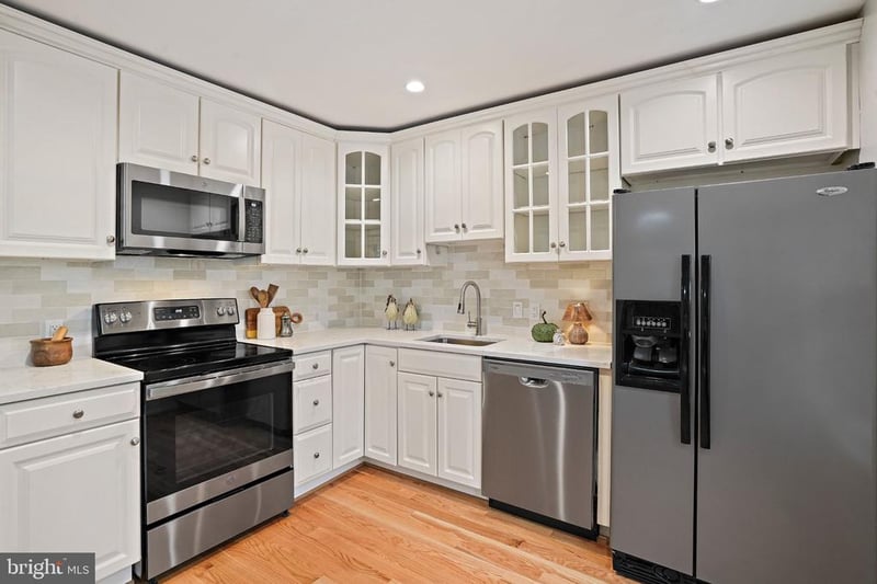 8267 Clifton Farm Ct, Alexandria, VA 22306