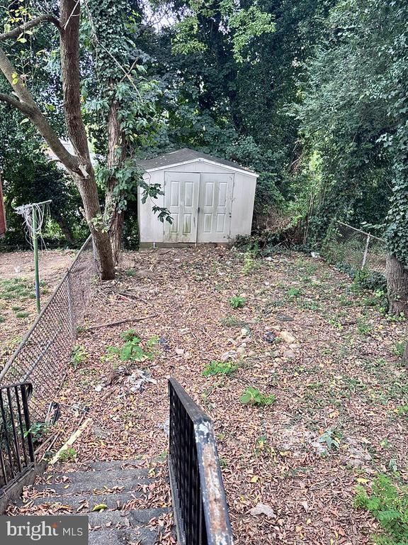 5203 Deal Dr, Oxon Hill, MD 20745