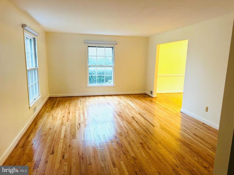 10916 Candlelight Ln, Potomac, MD 20854
