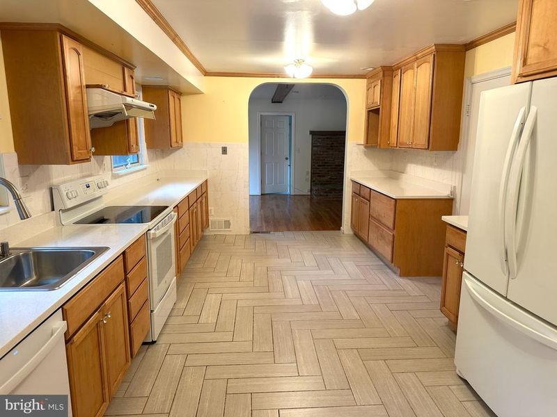 10916 Candlelight Ln, Potomac, MD 20854