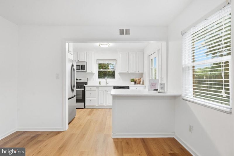 2304 Fairview Ter, Alexandria, VA 22303