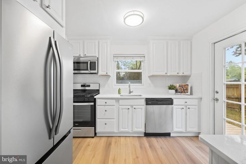 2304 Fairview Ter, Alexandria, VA 22303