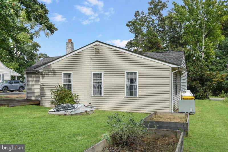 1645 Colony Rd, Pasadena, MD 21122