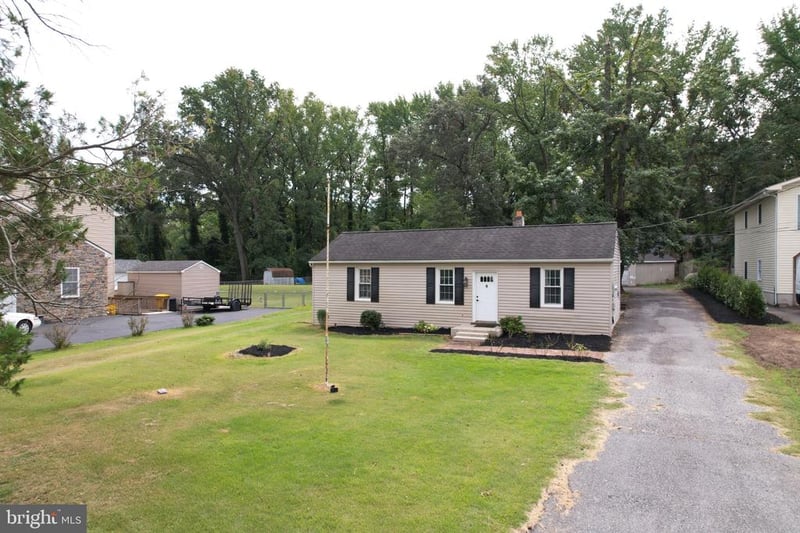 1645 Colony Rd, Pasadena, MD 21122