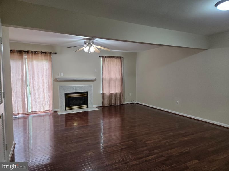 128 Hampshire Sq SW, Leesburg, VA 20175