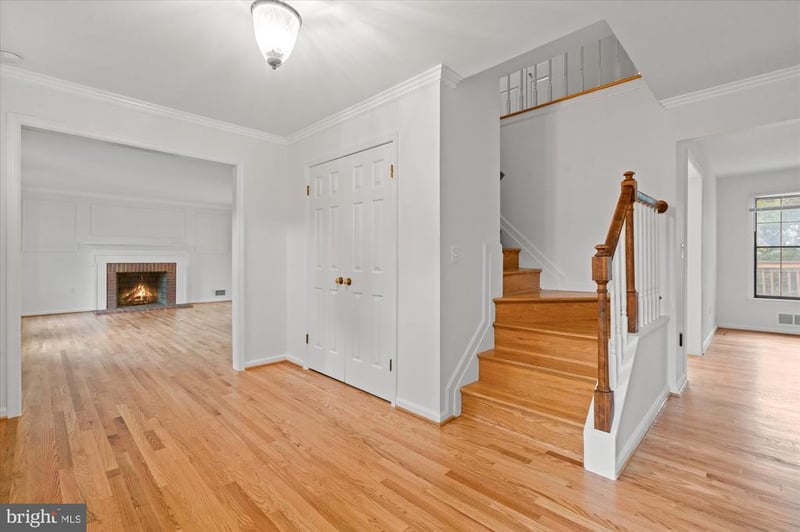 9601 Persimmon Tree Rd, Potomac, MD 20854
