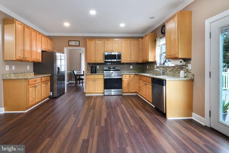 800 Aztec Dr, Frederick, MD 21701