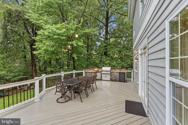 5918 14th St N, Arlington, VA 22205