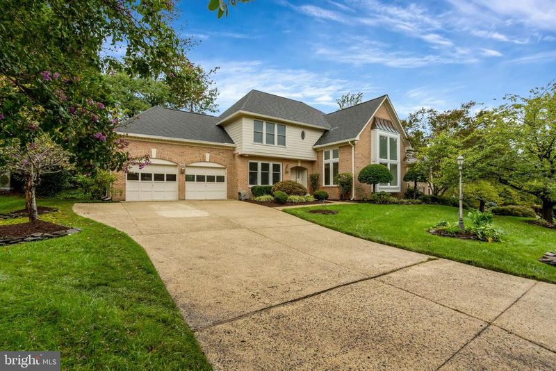 3908 Laro Ct, Fairfax, VA 22031