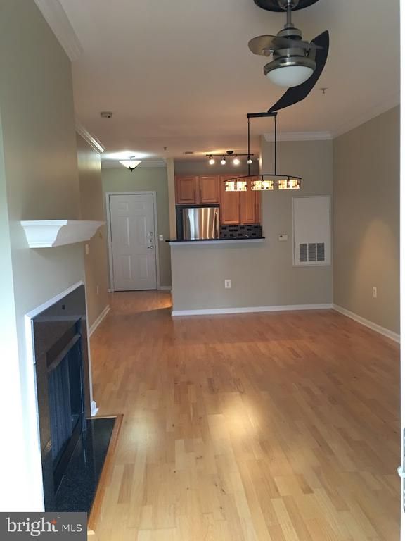 9490 Virginia Center Blvd #323, Vienna, VA 22181