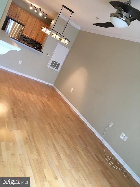 9490 Virginia Center Blvd #323, Vienna, VA 22181