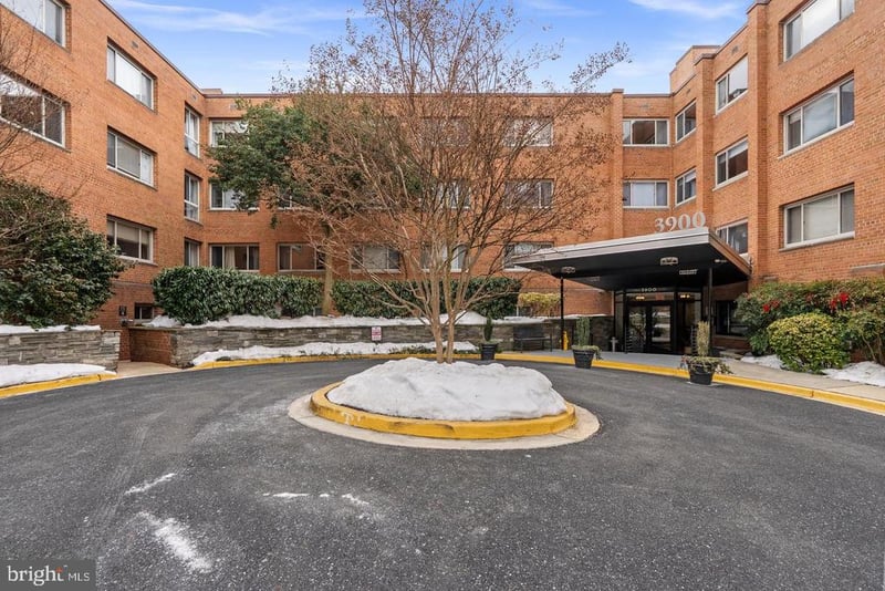 3900 Tunlaw Rd NW #101, Washington, DC 20007