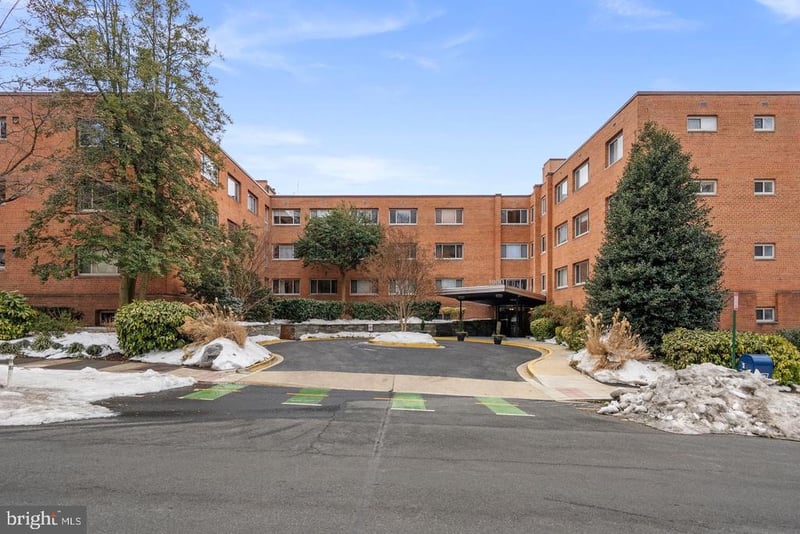 3900 Tunlaw Rd NW #101, Washington, DC 20007