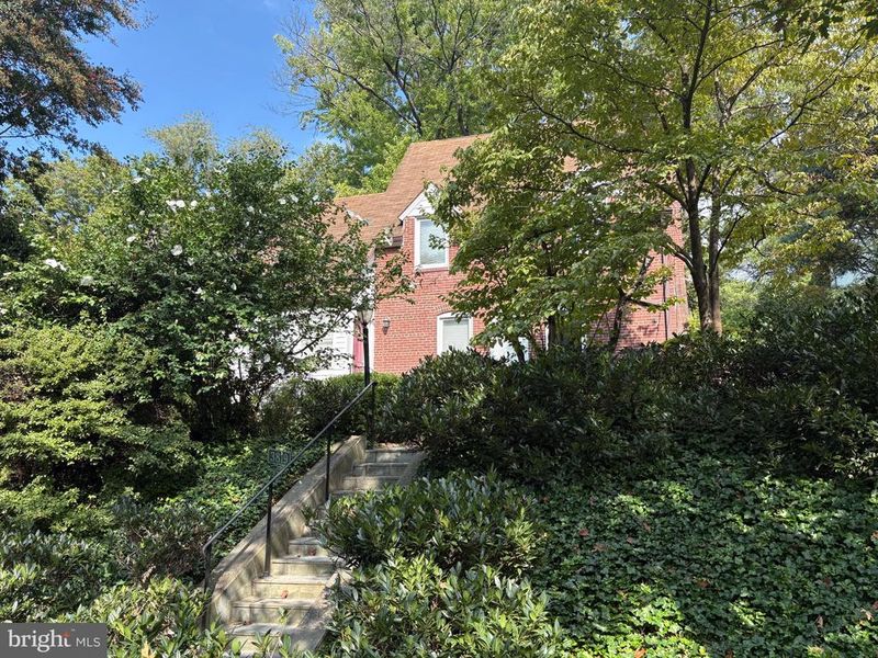 3819 48th St NW, Washington, DC 20016