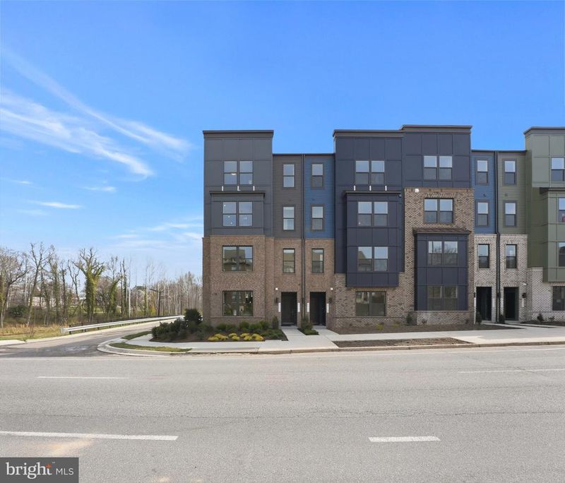 6700 Penrose Ln, Hyattsville, MD 20782