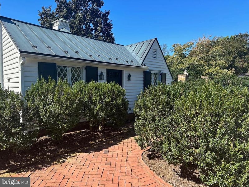 11 Chatham Heights Rd, Fredericksburg, VA 22405