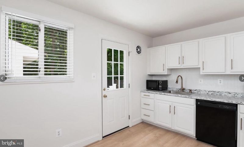 11414 Schuylkill Rd, Rockville, MD 20852