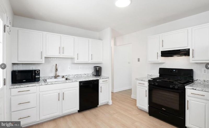 11414 Schuylkill Rd, Rockville, MD 20852