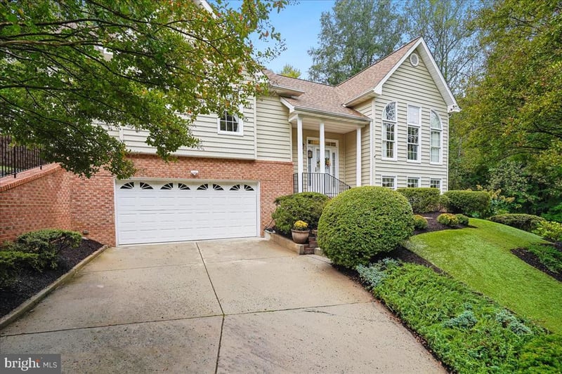 15918 Edgewood Dr, Dumfries, VA 22025