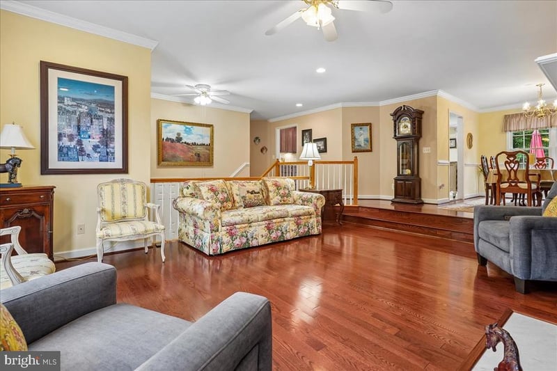 15918 Edgewood Dr, Dumfries, VA 22025