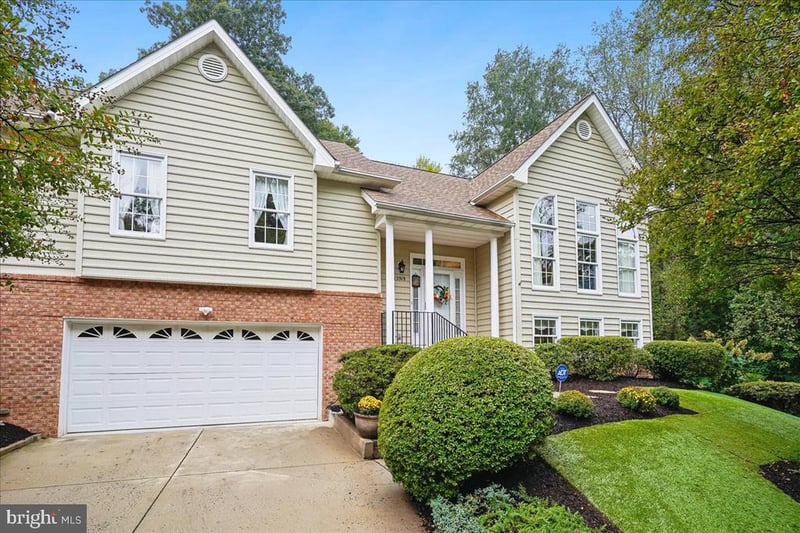 15918 Edgewood Dr, Dumfries, VA 22025
