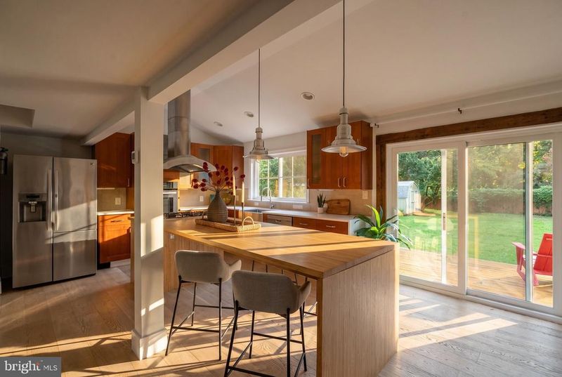 6670 Barrett Rd, Falls Church, VA 22042