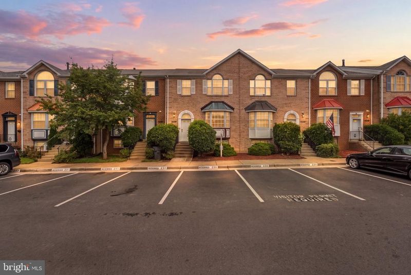 46606 Silhouette Sq, Sterling, VA 20164