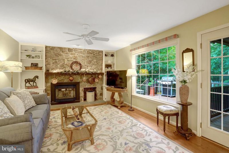 6812 Bluecurl Cir, Springfield, VA 22152