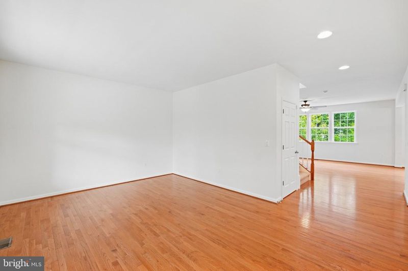18213 Jillian Ln, Triangle, VA 22172