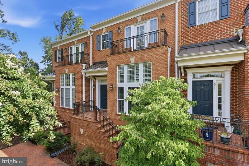 728 Vestal St, Woodbridge, VA 22191