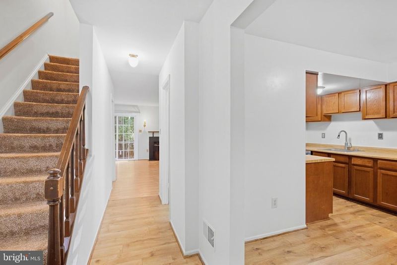 10351 Granite Creek Ln, Oakton, VA 22124