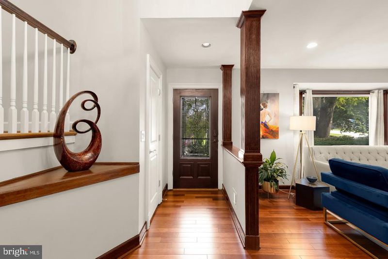 5910 Greentree Rd, Bethesda, MD 20817
