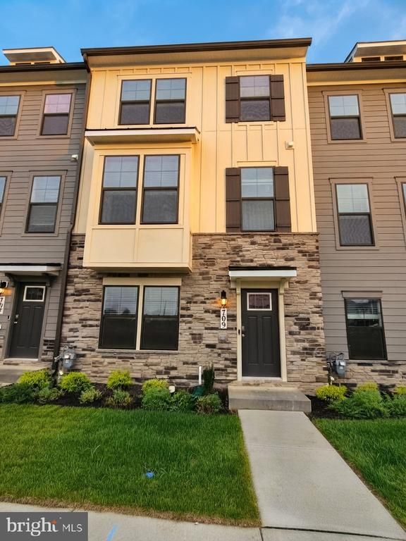 709 Compass Way, Frederick, MD 21701