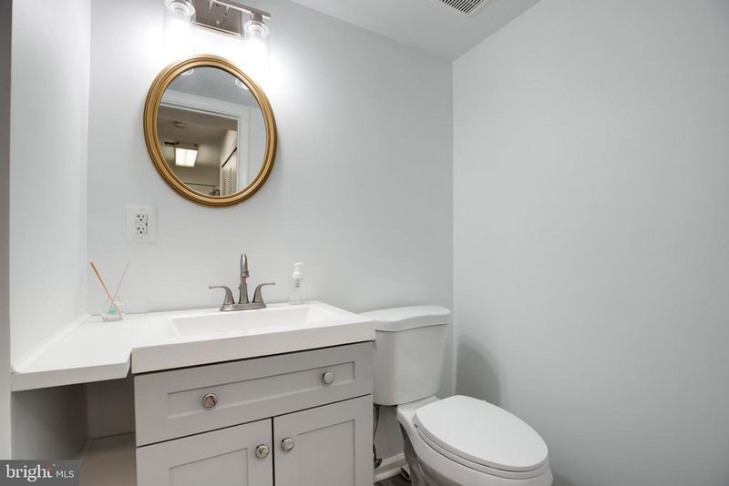 14366 Havener House Ct, Centreville, VA 20120
