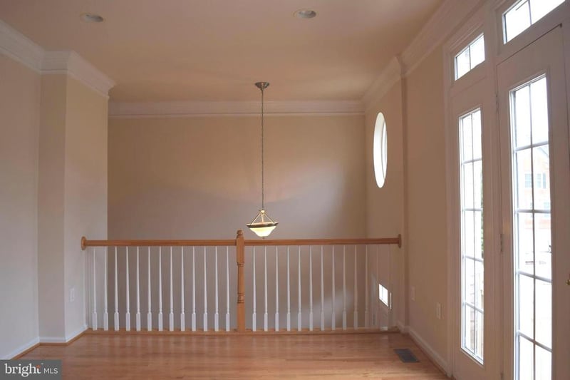 4475 Monmouth St, Fairfax, VA 22030