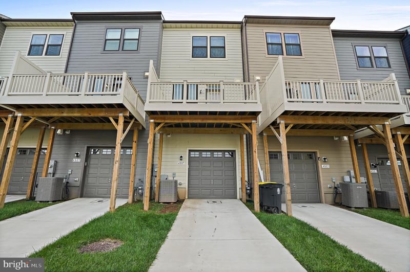 4807 Vista Green Ln, Lanham, MD 20706
