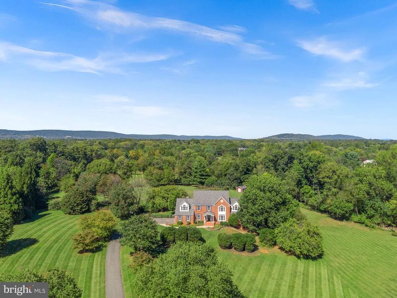 17508 Pinehurst Ct, Purcellville, VA 20132