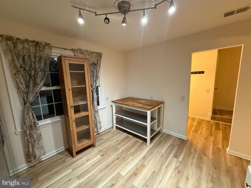 8915 Grandstaff Ct, Springfield, VA 22153